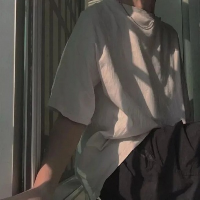 抖音最火男生頭像傷感