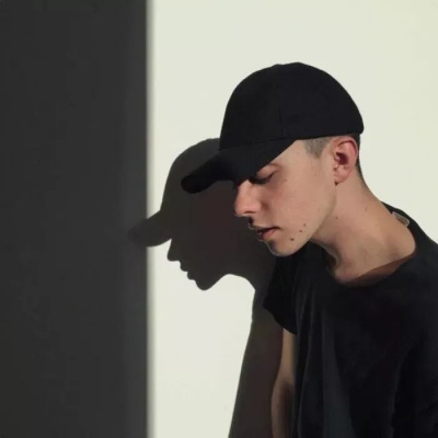 抖音最火男生頭像傷感