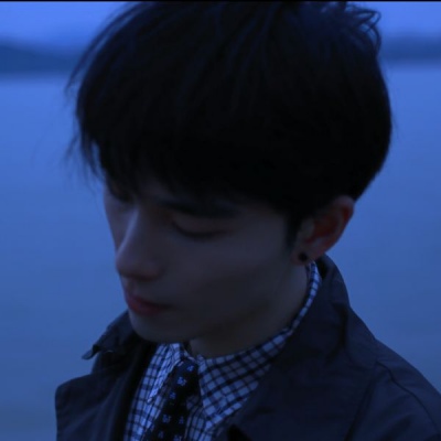 抖音最火男生頭像傷感