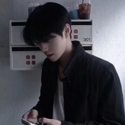 抖音最火男生頭像傷感